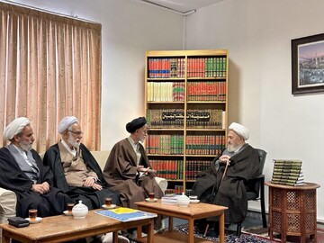 معتکفان برای نجات مسلمانان از شرایط دشوار دعا کنند