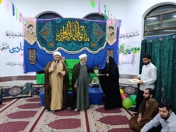 تصاویر/ تقدیر و تکریم از مادران و بانوان طلبه فعال در عرصه فرهنگی شهرستان رودسر