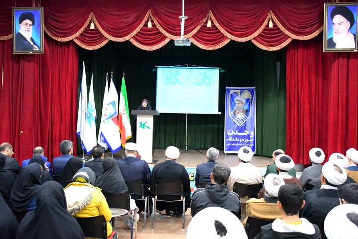 تصاویر/ مرتسم گرامی‌داشت وحدت حوزه و دانشگاه در تکاب