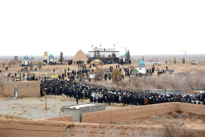 تصاویر/ مراسم تشییع و تدفین پیکر آیت‌الله سید محمد شاهچراغی در روستای حسن‌آباد دامغان