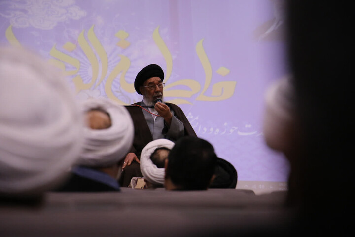 تصاویر| همایش وحدت حوزه و دانشگاه در اصفهان