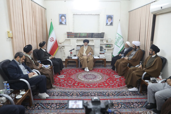 اعتکاف مردمی اداره شود