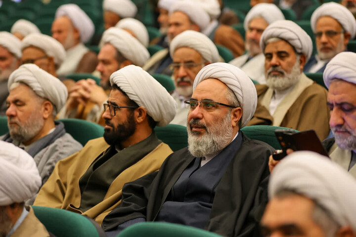 تصاویر |  همایش پیشکسوتان و بازنشستگان روحانی نیروهای مسلح در لشکر 21 حمزه در تبریز