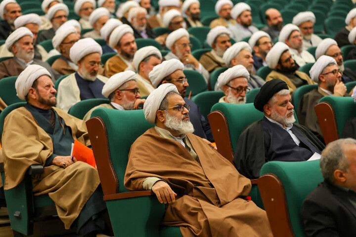 تصاویر |  همایش پیشکسوتان و بازنشستگان روحانی نیروهای مسلح در لشکر 21 حمزه در تبریز