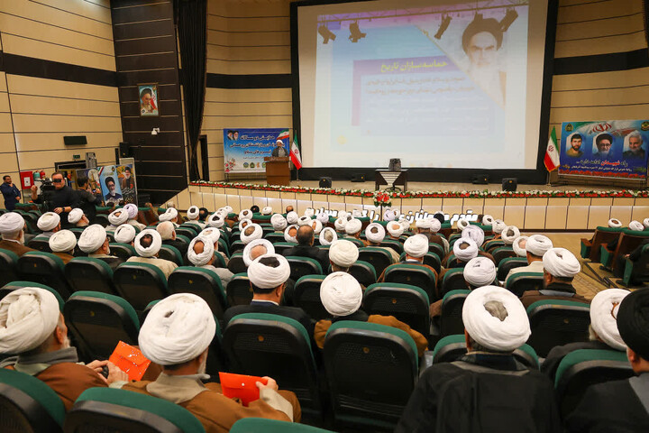 تصاویر |  همایش پیشکسوتان و بازنشستگان روحانی نیروهای مسلح در لشکر 21 حمزه در تبریز