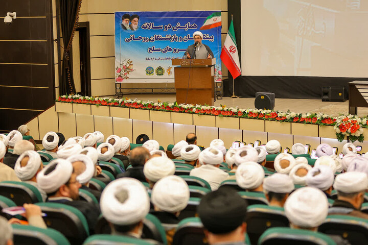 تصاویر |  همایش پیشکسوتان و بازنشستگان روحانی نیروهای مسلح در لشکر 21 حمزه در تبریز