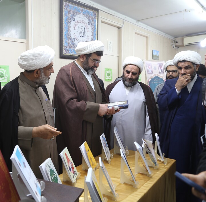 تصاویر/آیین رونمایی از کتب و نشریات طلاب مدارس علمیه خوزستان