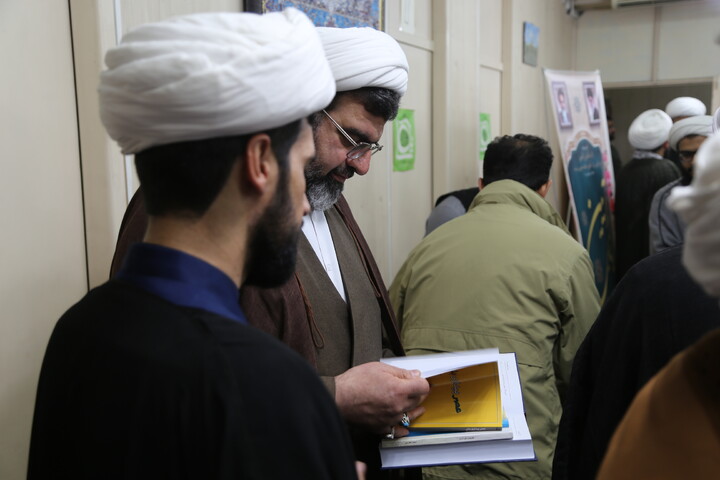 تصاویر/آیین رونمایی از کتب و نشریات طلاب مدارس علمیه خوزستان