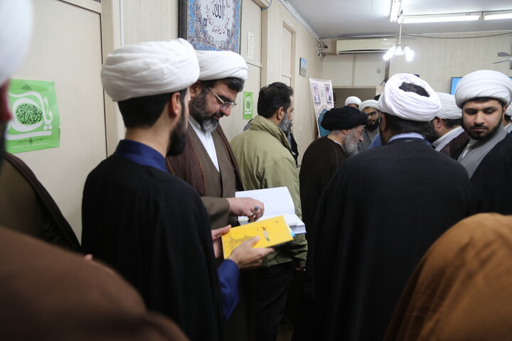 تصاویر/آیین رونمایی از کتب و نشریات طلاب مدارس علمیه خوزستان