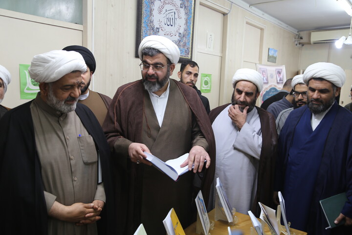 تصاویر/آیین رونمایی از کتب و نشریات طلاب مدارس علمیه خوزستان