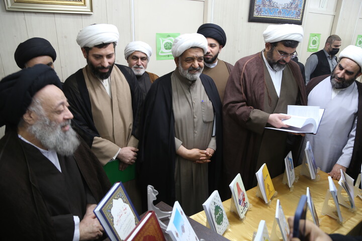 تصاویر/آیین رونمایی از کتب و نشریات طلاب مدارس علمیه خوزستان