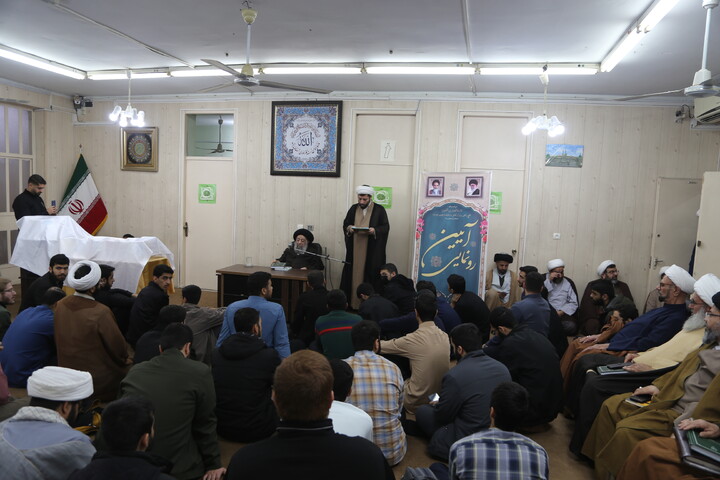 تصاویر/آیین رونمایی از کتب و نشریات طلاب مدارس علمیه خوزستان