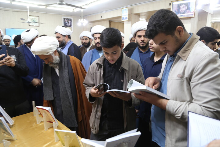 تصاویر/آیین رونمایی از کتب و نشریات طلاب مدارس علمیه خوزستان