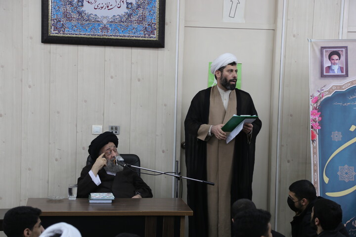 تصاویر/آیین رونمایی از کتب و نشریات طلاب مدارس علمیه خوزستان