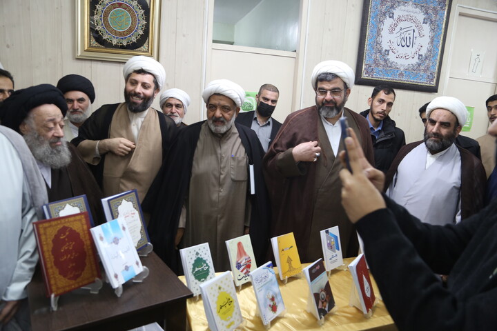 تصاویر/آیین رونمایی از کتب و نشریات طلاب مدارس علمیه خوزستان