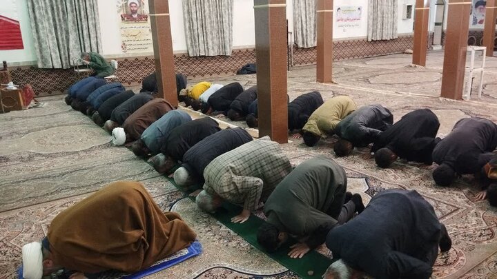 تصاویر/ حضور امام جمعه باروق در مسجد روستای چالخاماز
