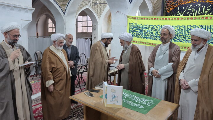 تصاویر/ تجلیل از نفرات برتر جشنواره علامه حلی(ره) مدرسه علمیه آیت‌الله مدنی کاشانی(ره)