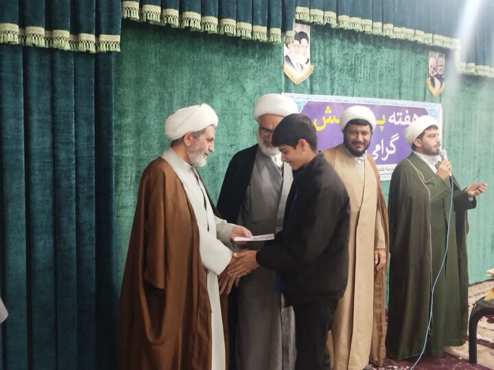 تصاویر/ اختتامیه هفدهمین جشنواره مدرسه‌ای علامه حلی(ره) مدرسه علمیه امیرالمومنین(ع) آران و بیدگل