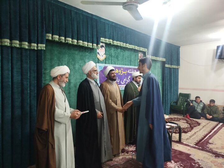 تصاویر/ اختتامیه هفدهمین جشنواره مدرسه‌ای علامه حلی(ره) مدرسه علمیه امیرالمومنین(ع) آران و بیدگل