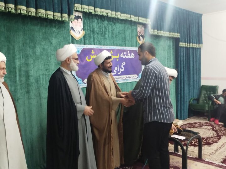 تصاویر/ اختتامیه هفدهمین جشنواره مدرسه‌ای علامه حلی(ره) مدرسه علمیه امیرالمومنین(ع) آران و بیدگل