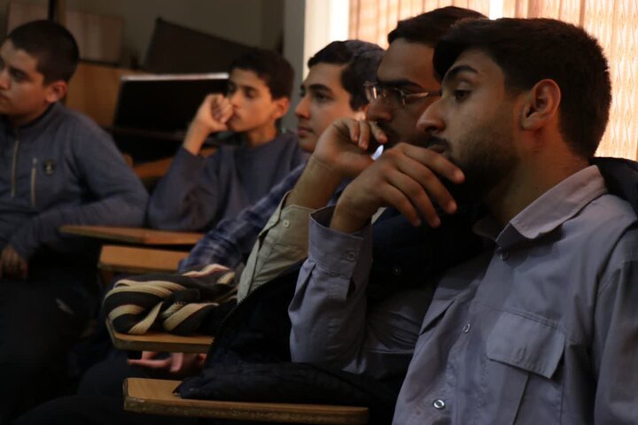 جلسه هماهنگی مربیان و کادر اجرایی اعتکاف «راهیان ملکوت» مدرسه علمیه محمودیه.