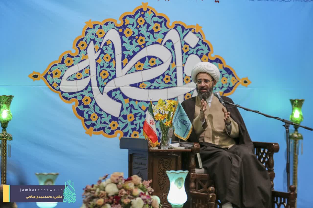 هدایت الهی روشن است؛ انتخاب مسیر با خودمان است