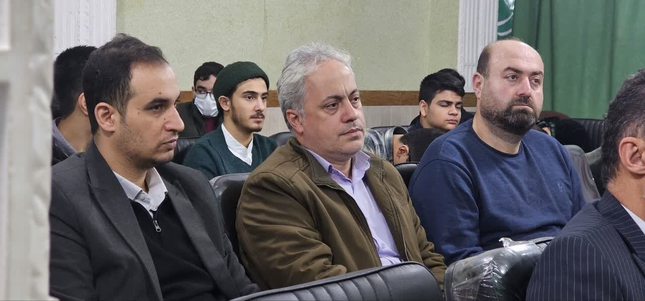 کرسی ارائه و نقد در آستانه اشرفیه برگزار شد