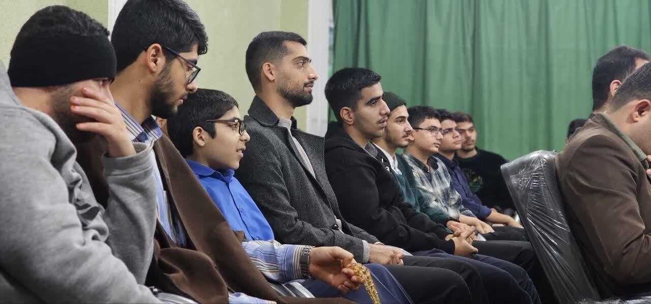 کرسی ارائه و نقد در آستانه اشرفیه برگزار شد