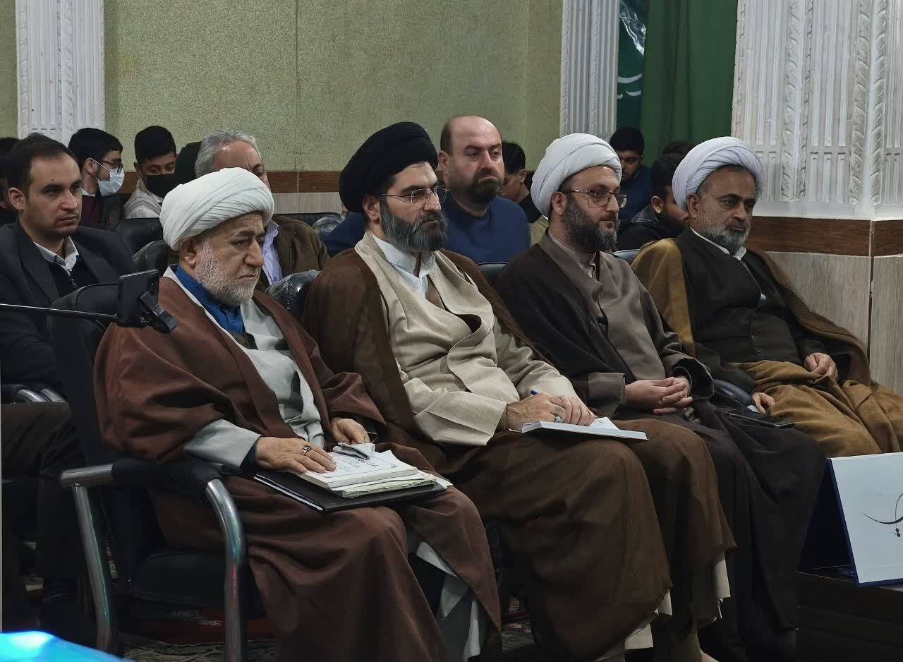 کرسی ارائه و نقد در آستانه اشرفیه برگزار شد