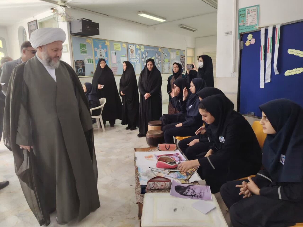 باید جوانان را دریابیم و به ظرفیت‌های آنان توجه کنیم