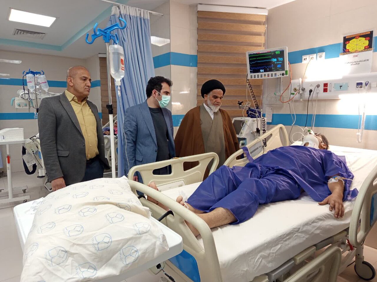 امام جمعه نطنز از بیماران حادثه تصادف اتوبوس اصفهان نطنز عیادت کرد