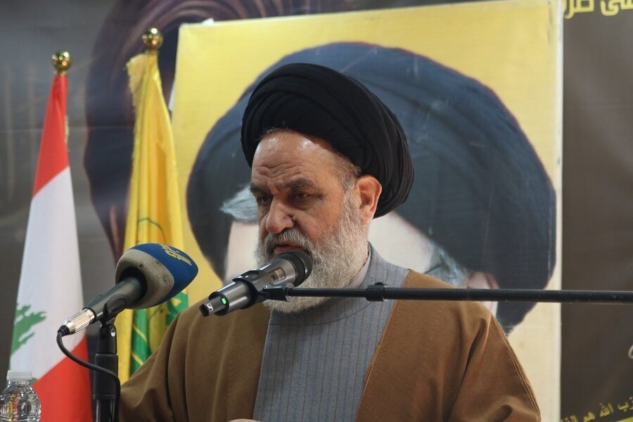 رکنِ حزب اللہ: تمام تر دباؤ کے باوجود مزاحمت کا اسلحہ مجاہدین کے ہاتھوں میں رہے گا