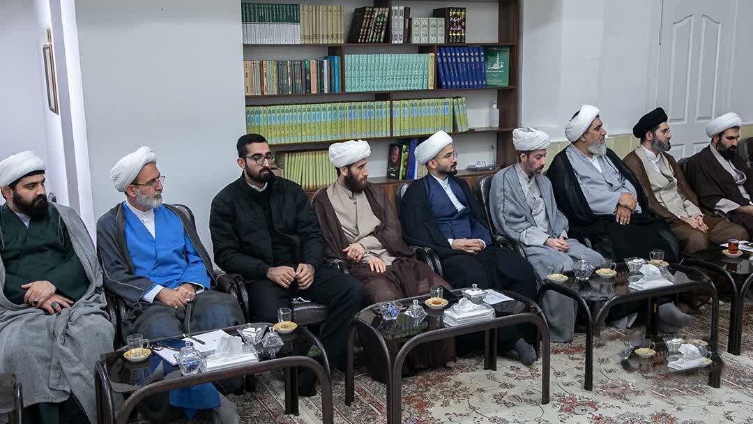 دیدار معاونین پژوهش حوزه‌ علمیه گیلان با نماینده ولی‌فقیه در استان + تصاویر