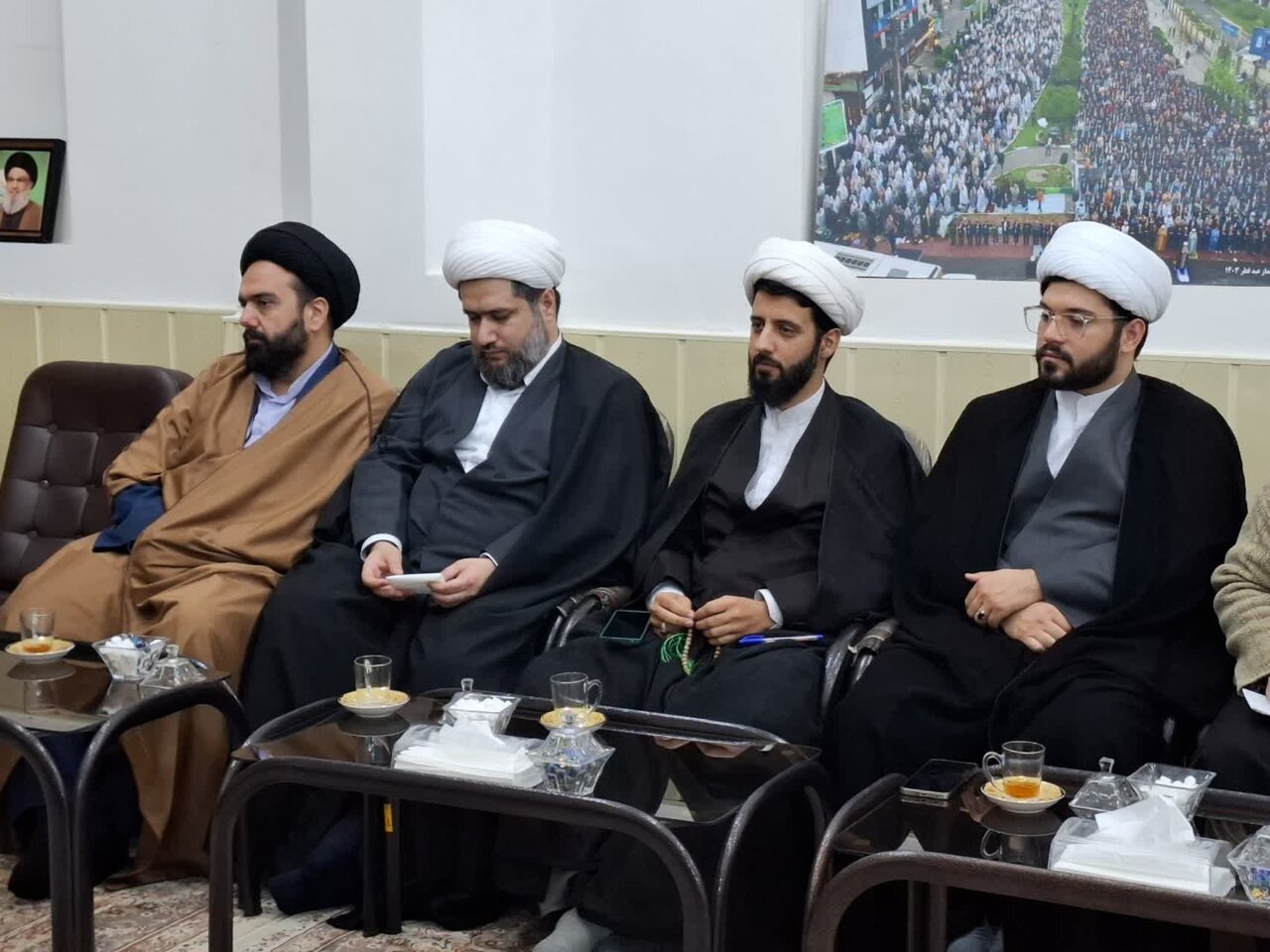 دیدار معاونین پژوهش حوزه علمیه گیلان با نماینده ولیفقیه در استان + تصاویر