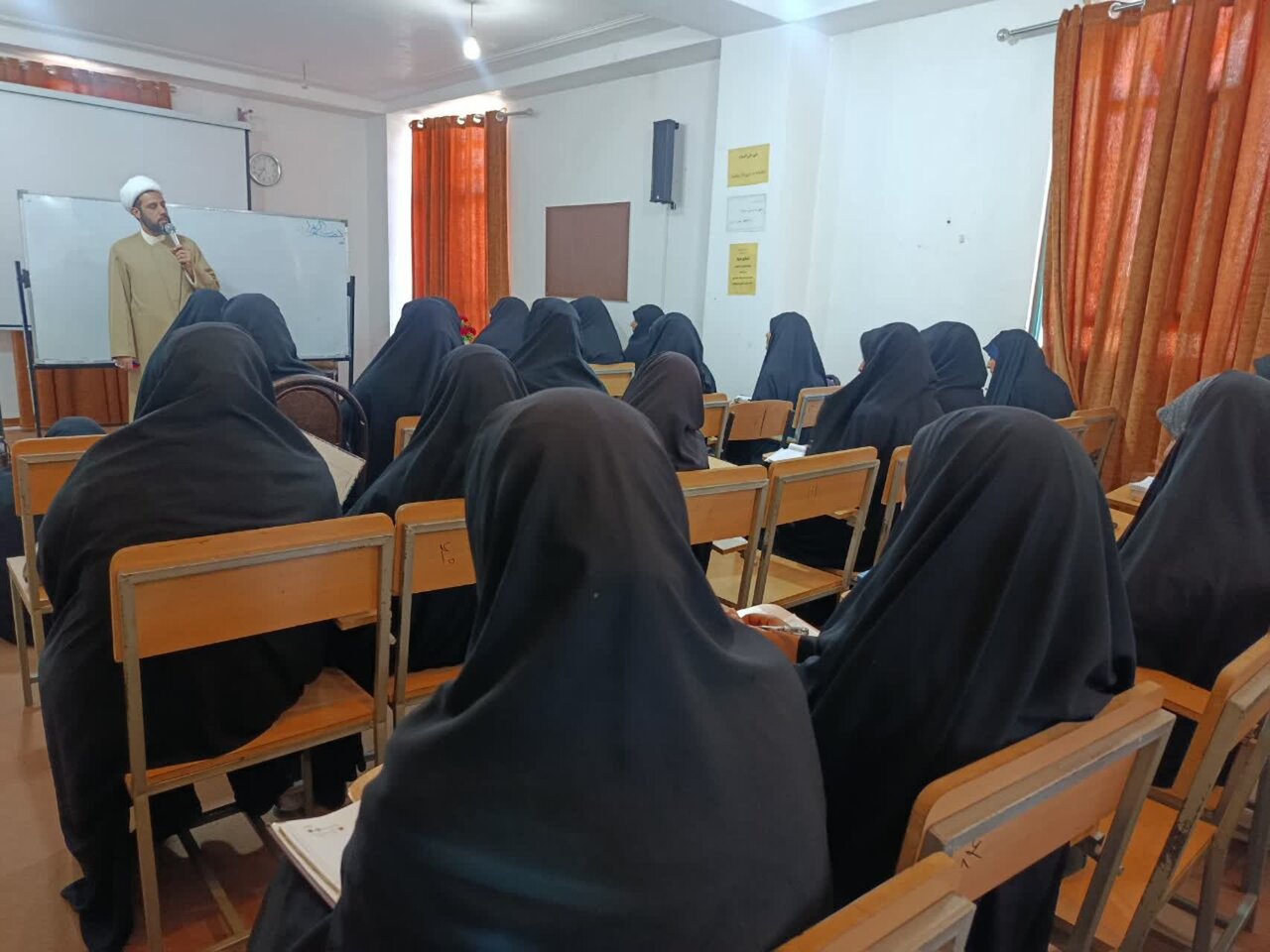 تصاویر/همایش علمی پژوهشی مدرسه علمیه فاطمه الزهرا بم