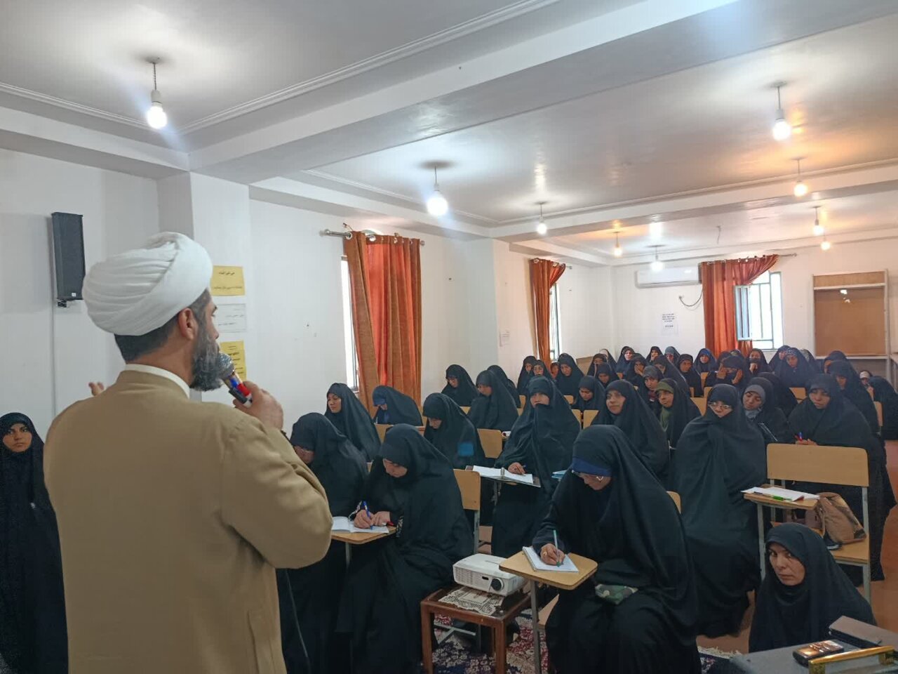 تصاویر/همایش علمی پژوهشی مدرسه علمیه فاطمه الزهرا بم