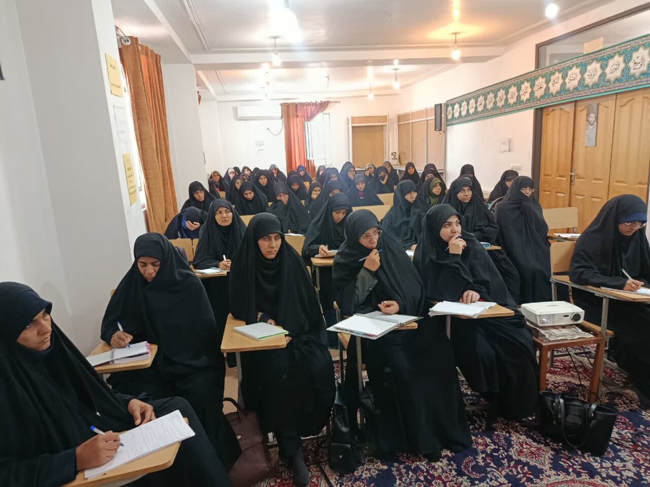 تصاویر/همایش علمی پژوهشی مدرسه علمیه فاطمه الزهرا بم