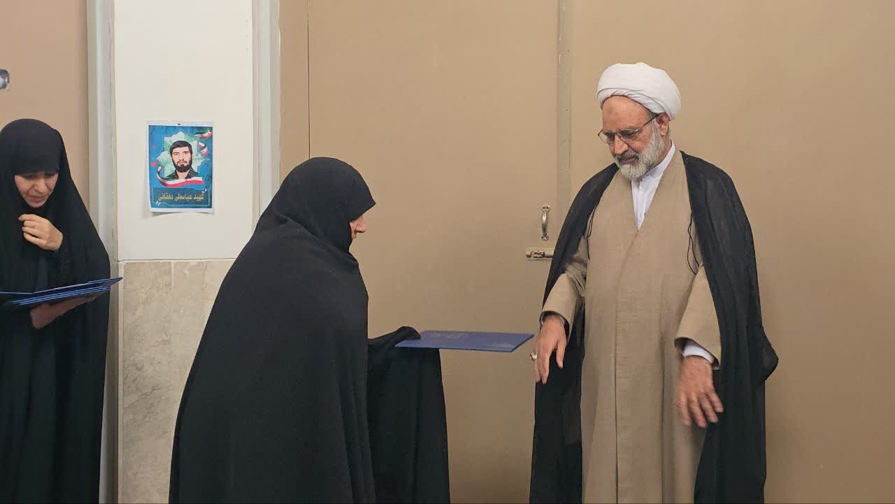 تقدیر از مدارس علمیه برتر استان یزد در اجرای طرح روضه‌های خانگی ایام فاطمیه