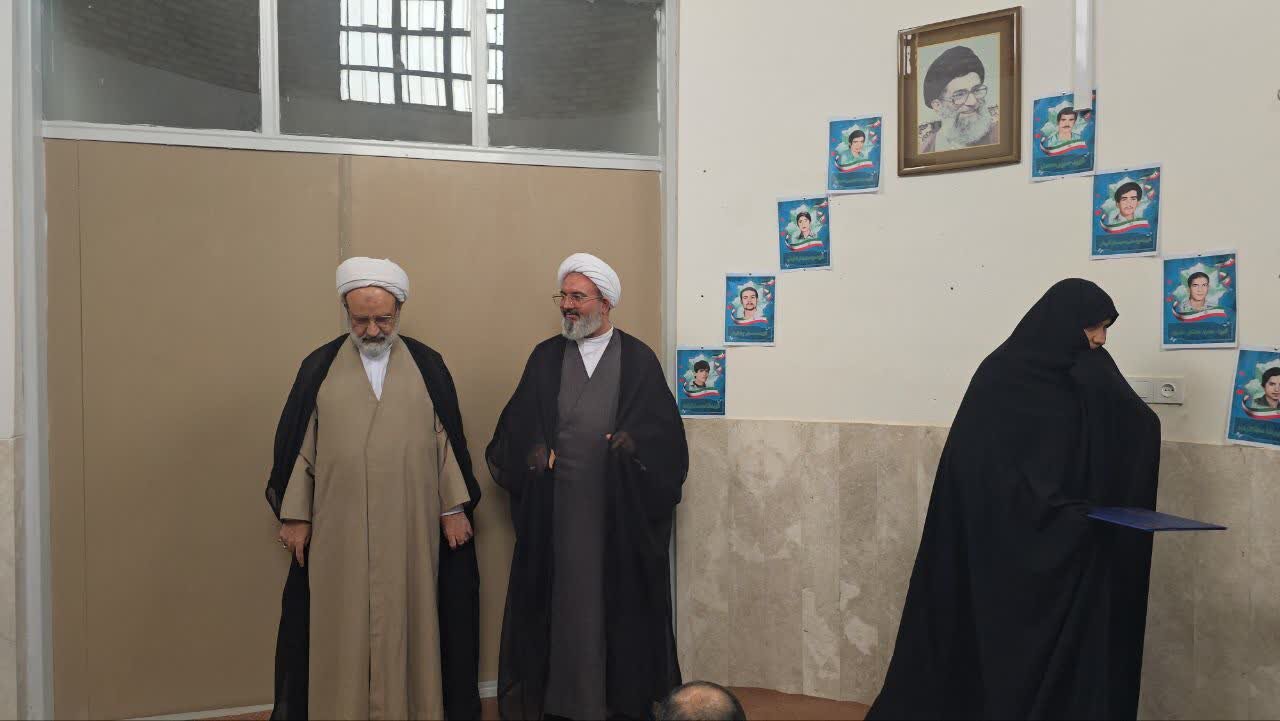 تقدیر از مدارس علمیه برتر استان یزد در اجرای طرح روضه‌های خانگی ایام فاطمیه