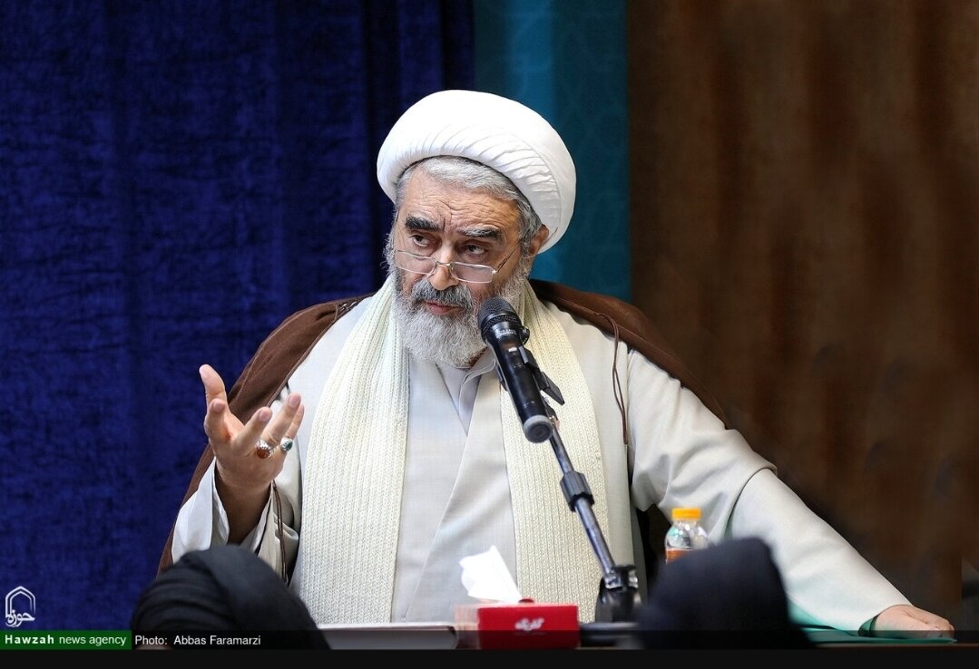 گزارشی از نشست اساتید و مفسران قرآن با آیت الله اعرافی / مرجعیت قرآن در علوم انسانی، شرط تمدن‌سازی است