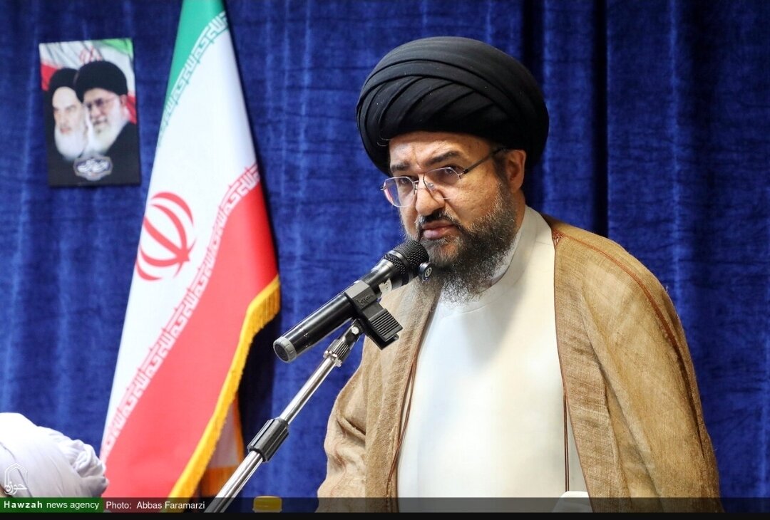 گزارشی از نشست اساتید و مفسران قرآن با آیت الله اعرافی / مرجعیت قرآن در علوم انسانی، شرط تمدن‌سازی است