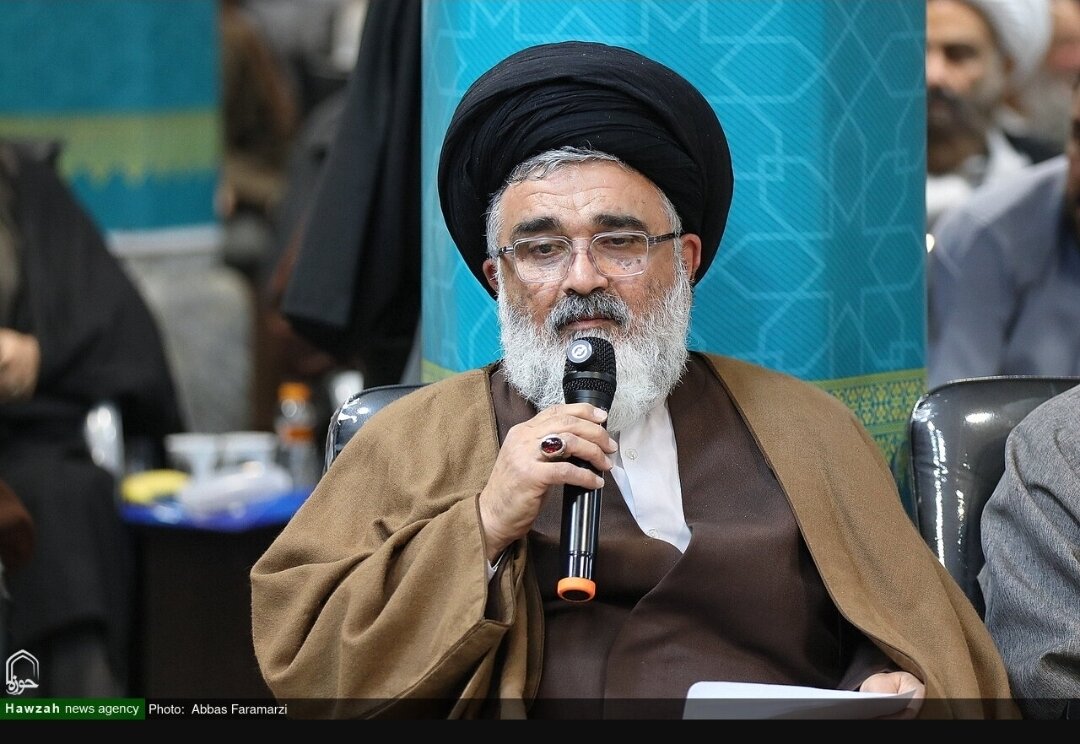 گزارشی از نشست اساتید و مفسران قرآن با آیت الله اعرافی / مرجعیت قرآن در علوم انسانی، شرط تمدن‌سازی است