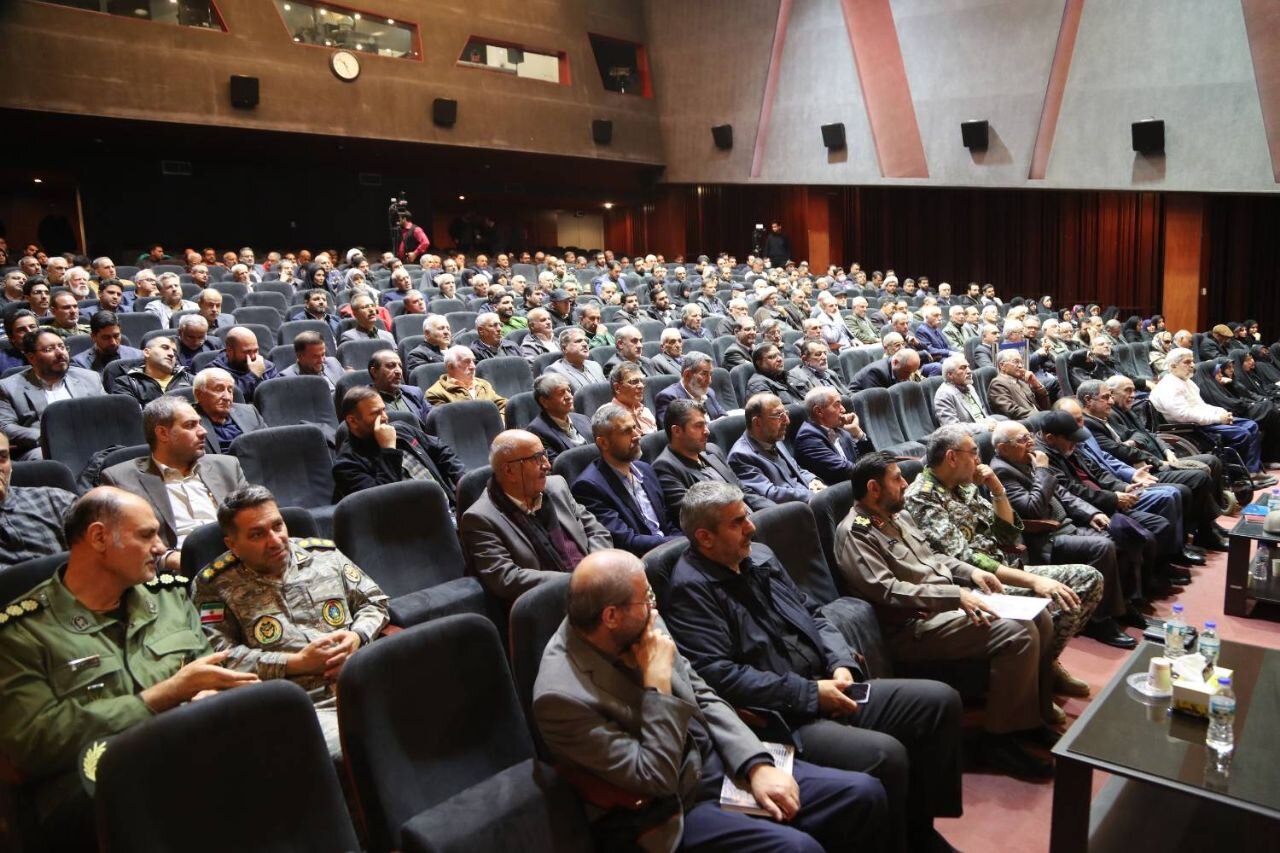 آیین تجلیل از پژوهشگران برگزیده حوزه دفاع مقدس و مقاومت برگزار شد