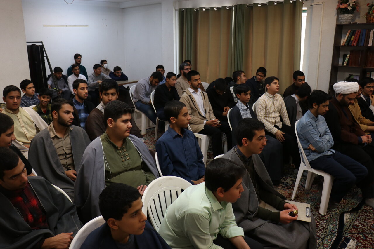 نشست علمی و گفت‌وگومحور «جایگاه تمثال در باور دینی و فقه اسلامی» با حضور اساتید و طلاب مدرسه علمیه محمودیه