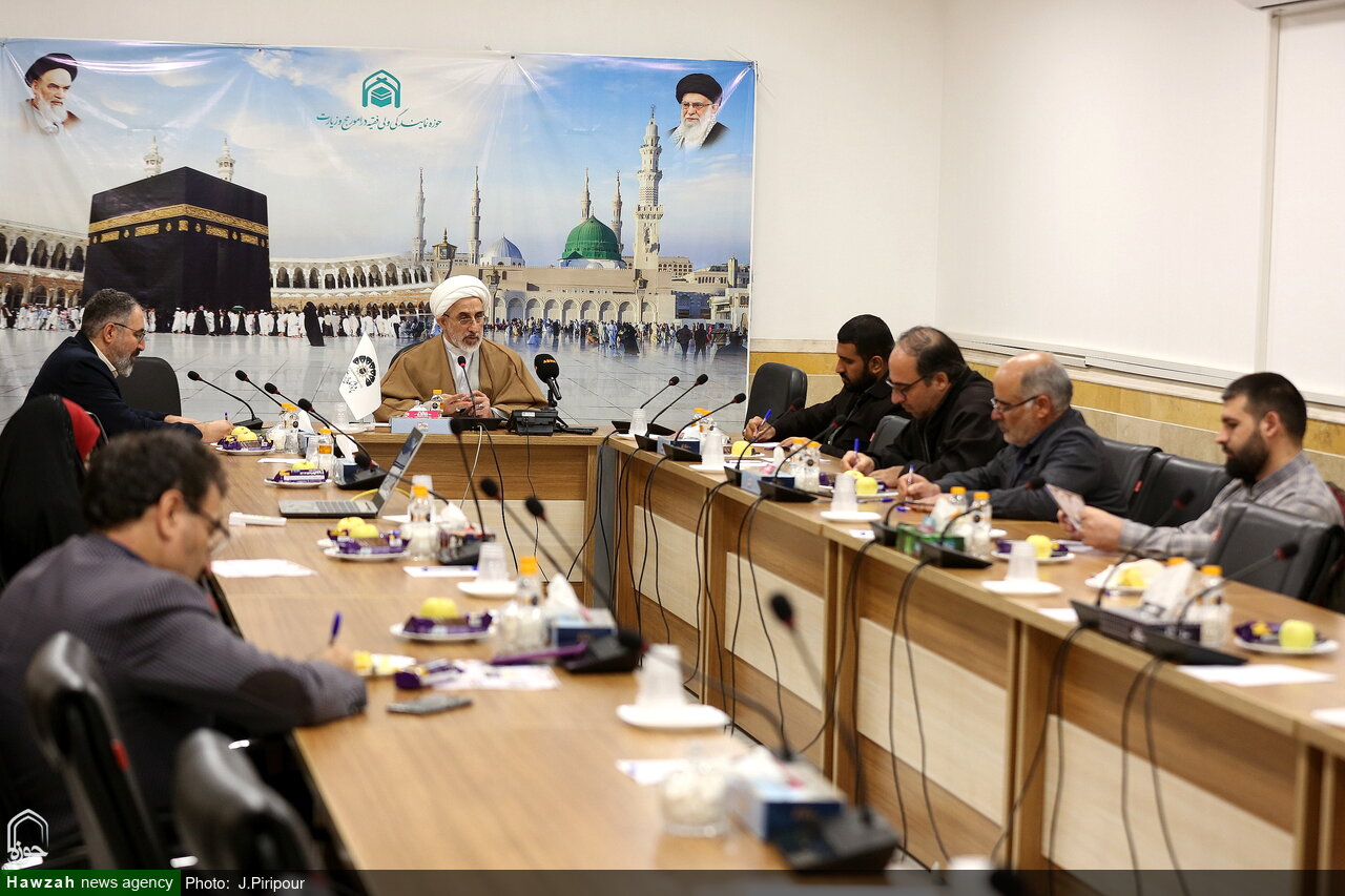 انتشار بیش از ۱۱ هزار جلد کتاب به ۵ زبان / تولید دانشنامه مجازی دستاوردهای ۳۳ ساله پژوهشکده حج و زیارت