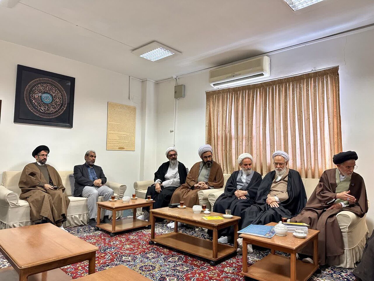 آية اللّه العظمى السبحانيّ يؤكّد على ضرورة دعاء المعتكفين لإنقاذ المسلمين من الظروف العصيبة الراهنة