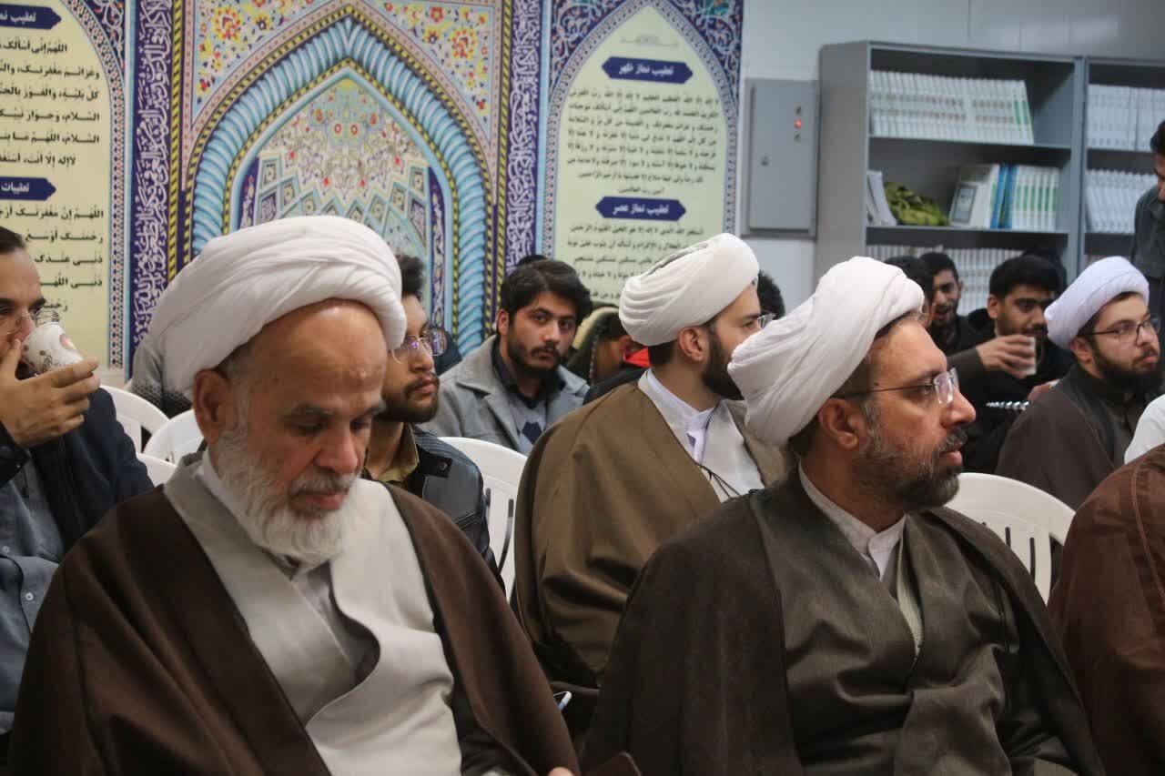 اختتامیه جشنواره علامه حلی مدرسه علمیه امام مهدی(عج) با حضور مدیر حوزه علمیه استان کرمان و جمعی از اساتید و طلاب برگزار شد.