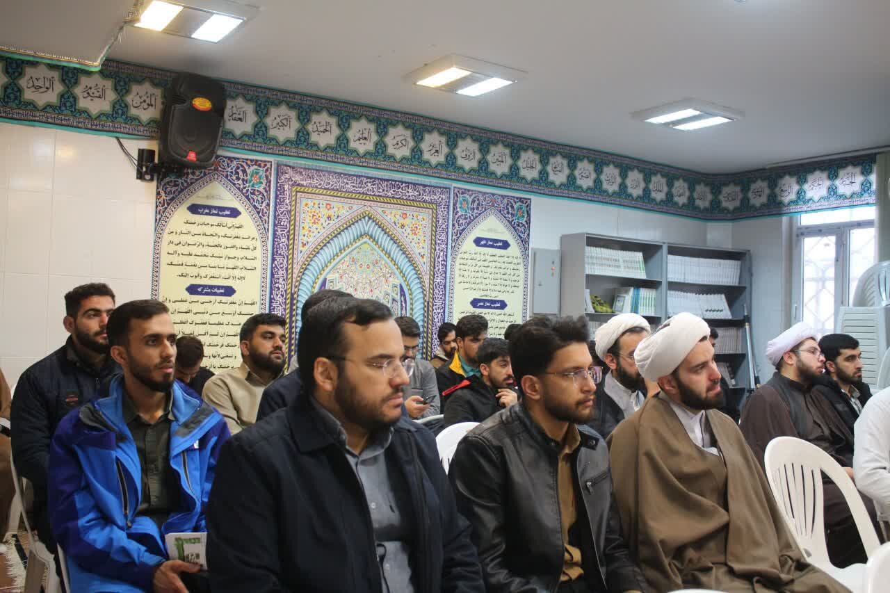 اختتامیه جشنواره علامه حلی مدرسه علمیه امام مهدی(عج) با حضور مدیر حوزه علمیه استان کرمان و جمعی از اساتید و طلاب برگزار شد.