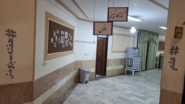 تصاویر/ نمایشگاه نقد سلطه آمریکا و علوم انسانی غربی در مدرسه علمیه حضرت زینب(س) کرمان