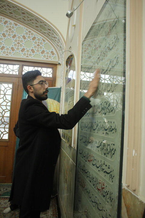 غبارروبی مزار شهید مفتح با حضور طلاب و دانشجویان + تصاویر